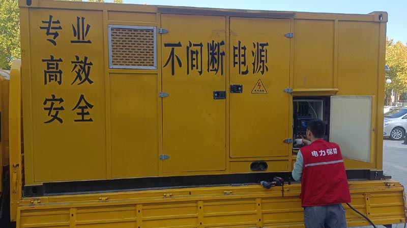 下谷坪土家族乡柴油发电机组和UPS电源配合使用时，如何避免切换过程中的电力中断？